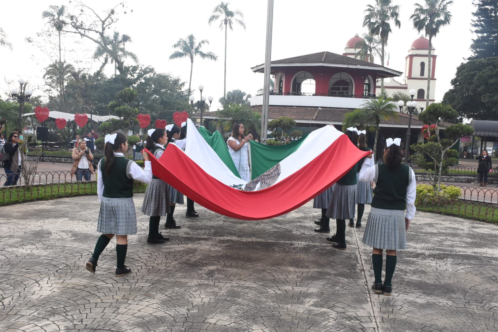 Conmemoran autoridades Día de la Bandera con acto cívico - En Conexión