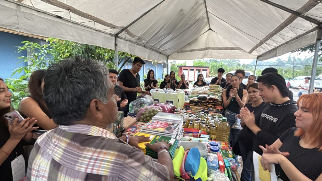 Entrega víveres