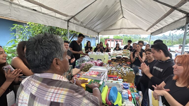 Entrega víveres