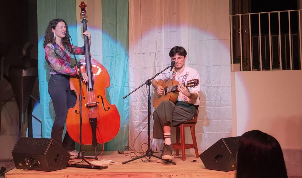 1c44a210-34fe-40d6-a980-fd25bb376543